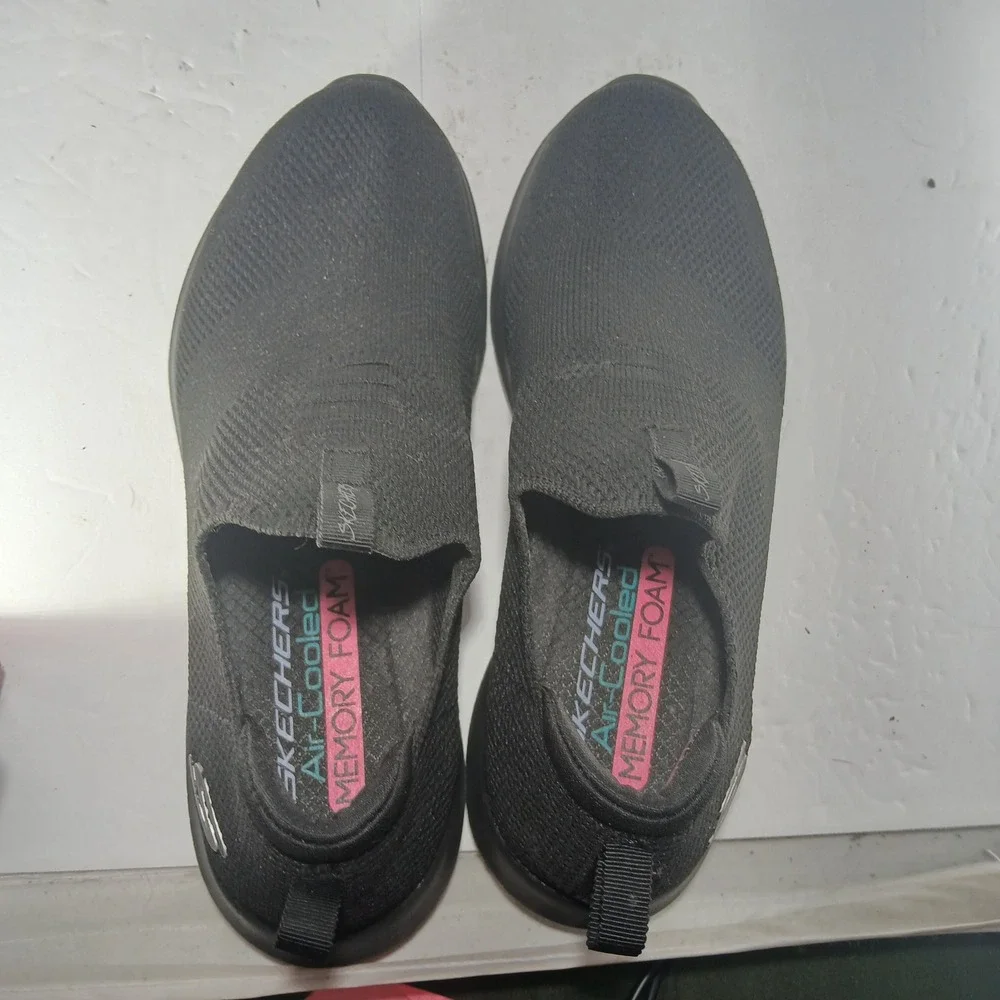 Skechers Ultra‎ Flex Slip On Sneakers Size 6 Black Memory Foam Walking Shoes